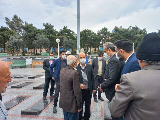 ادای احترام وزیر نیرو به شهدای استان گلستان