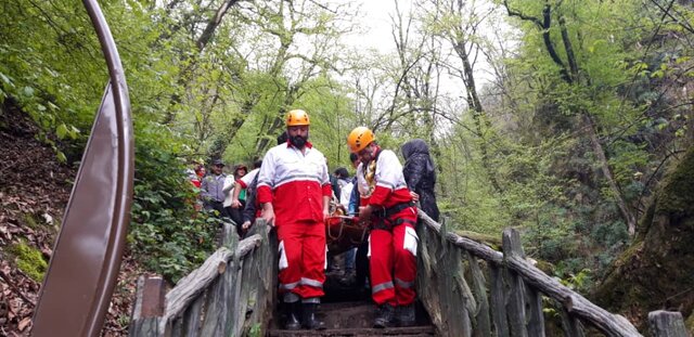 نجات مسافر سقوط کرده از آبشار کبودوال