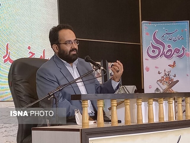 جلسات خانگی قرآن را احیا کنید / دشمن عامدانه تجمعات مذهبی ما را کمرنگ کرد