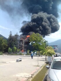 آخرین جزئیات آتش‌سوزی آبشار صخره‌ای ناهارخوران گرگان/ نیمی از آبشار در آتش سوخت