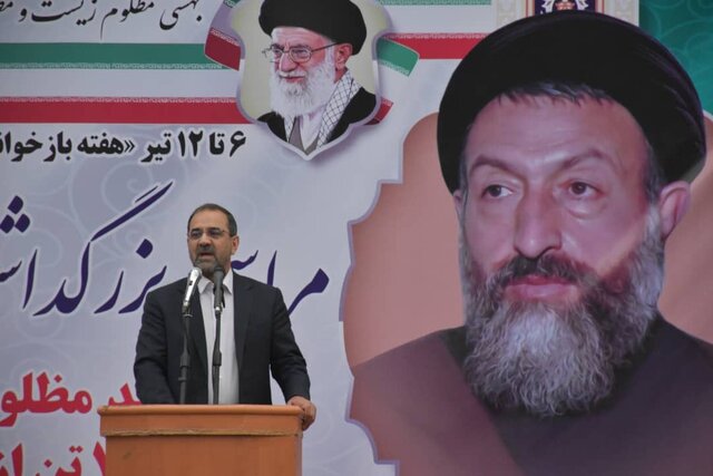 حکومت پهلوی غرق در فساد و مزدوری بود/ رضاخان ۶ هزار آبادی را به نام خود سند زد