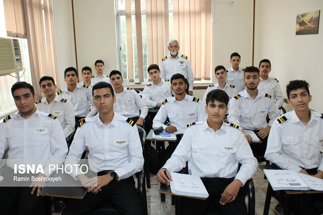 فارغالتحصیلی ۴۵ دانش آموز دختر و پسر هنرستان هوانوردی گرگان