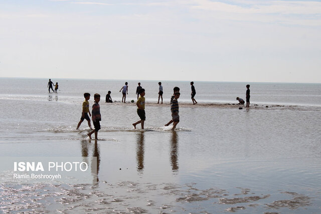 امکانات گردشگری ساحل چارقلی در انتظار قلع و قمع