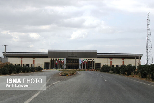 چشمهای بسته بهروی منطقه آزاد اینچهبرون