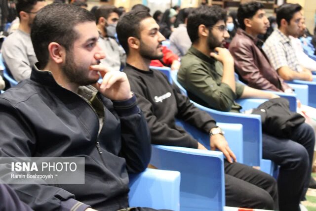 در جنگ پیچیده ترکیبی قرار داریم/ مسئولان از مطالبهگری دانشجویان ناراحت نشوند