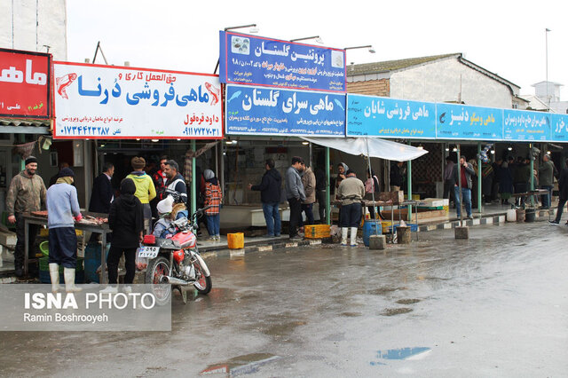 واپسین روزهای پاییز و رونق بازار ماهی فروشان بندرترکمن