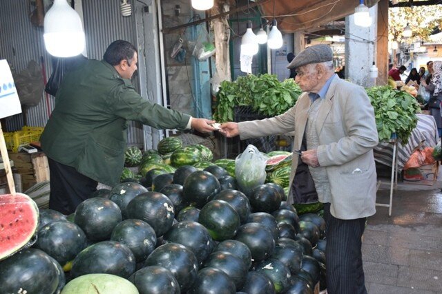 تلخی گرانی بر شیرینی شب یلدا چیره شد/ بازار از رونق افتاد