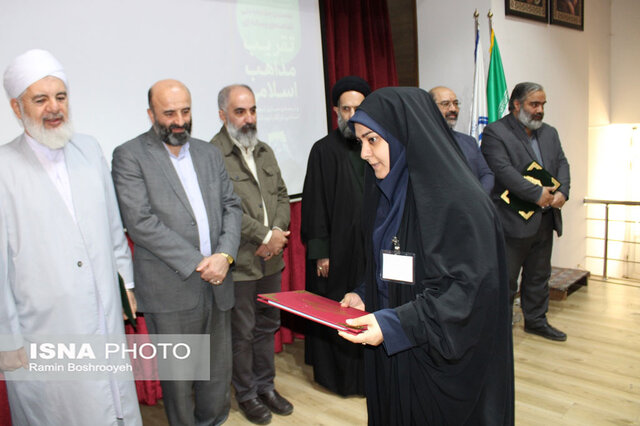 برگزیدگان جشنواره ملی رسانه ای تقریب مذاهب در گرگان تجلیل شدند