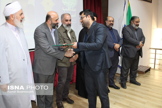 برگزیدگان جشنواره ملی رسانه ای تقریب مذاهب در گرگان تجلیل شدند