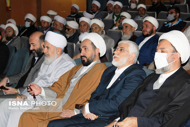 در این خاک بذر وحدت کاشتهاند