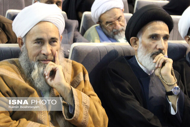 در این خاک بذر وحدت کاشتهاند