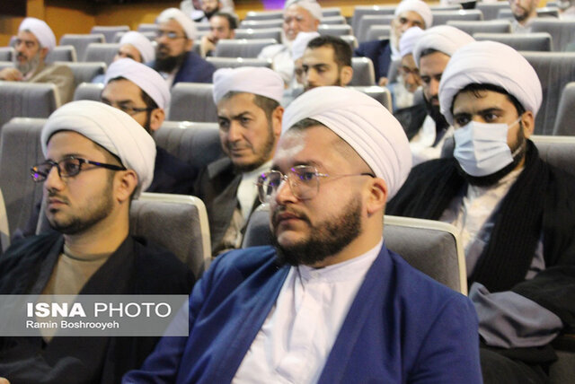 در این خاک بذر وحدت کاشتهاند