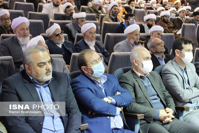 در این خاک بذر وحدت کاشتهاند