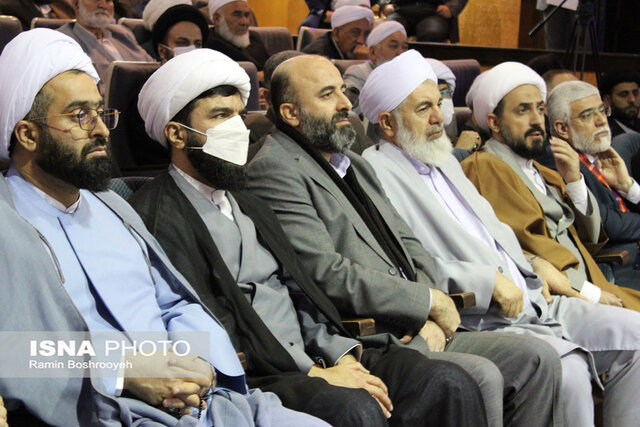 در این خاک بذر وحدت کاشتهاند