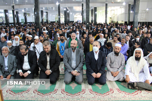 میزی برای خدمت به اقوام آزادشهر