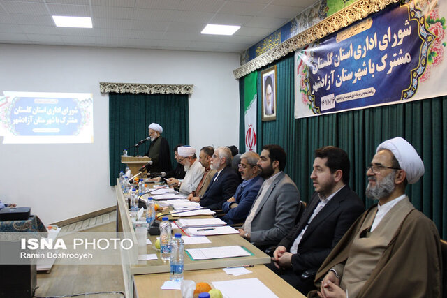 میزی برای خدمت به اقوام آزادشهر