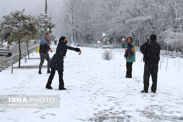 شادی گرگانی ها در یک جمعه برفی