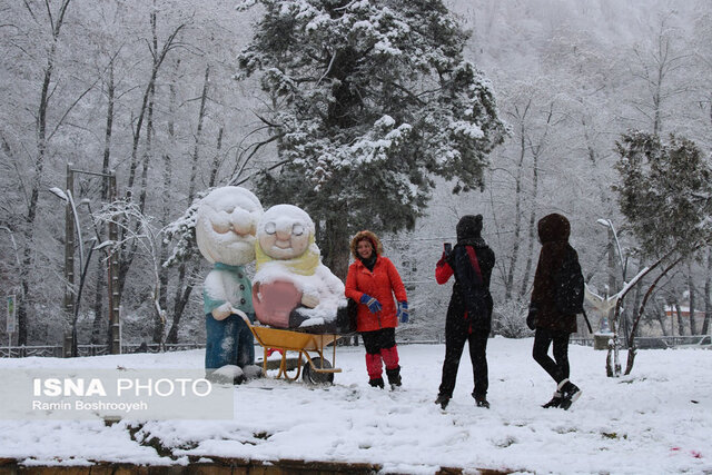 شادی گرگانی ها در یک جمعه برفی