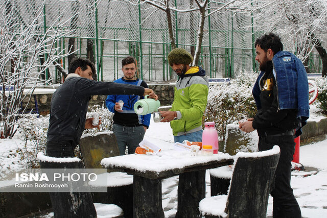 شادی گرگانی ها در یک جمعه برفی