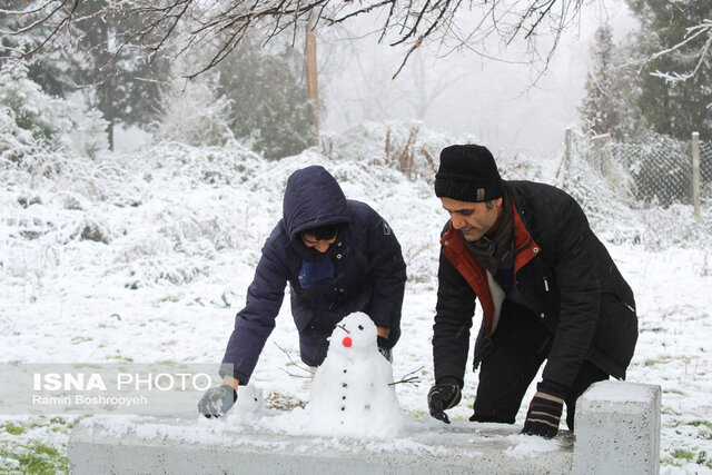 شادی گرگانی ها در یک جمعه برفی