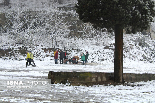 شادی گرگانی ها در یک جمعه برفی