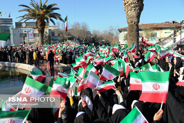 ۲۲ بهمن تماشایی در قاب ۴۴ سالگی انقلاب/ پایتخت اقوام گُل کاشت
