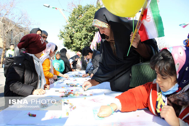 ۲۲ بهمن تماشایی در قاب ۴۴ سالگی انقلاب/ پایتخت اقوام گُل کاشت