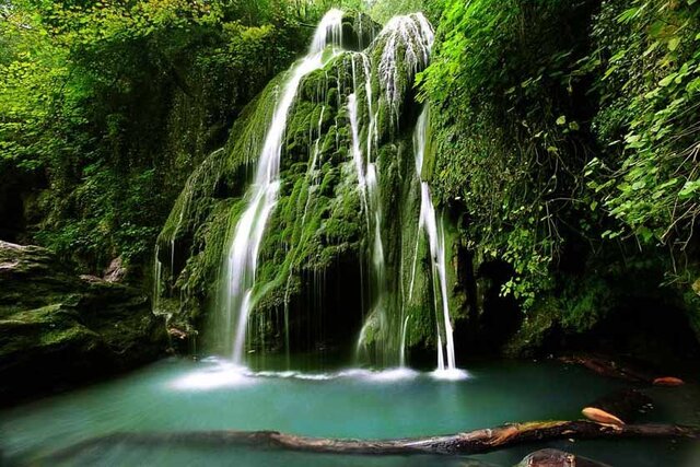 زیبایی مسحورکننده آبشار «کبودوال»/ بازدید از بزرگ‌ترین آبشار خزه‌ای جهان را از دست ندهید