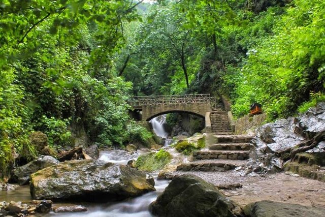 زیبایی مسحورکننده آبشار «کبودوال»/ بازدید از بزرگترین آبشار خزهای جهان را از دست ندهید