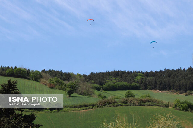 پرواز با پاراگلایدر در بام گرگان