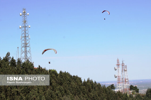 پرواز با پاراگلایدر در بام گرگان