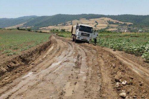جادههای سنگلاخ بینمزارع گلستان لنگ تامین اعتبار