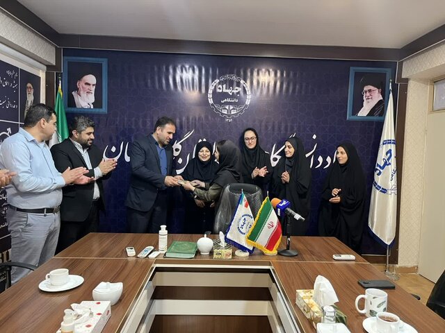 دختران از حضرت معصومه(س) الگو بگیرند/ توطئههای دشمن بر بانوان ایرانی کارساز نیست