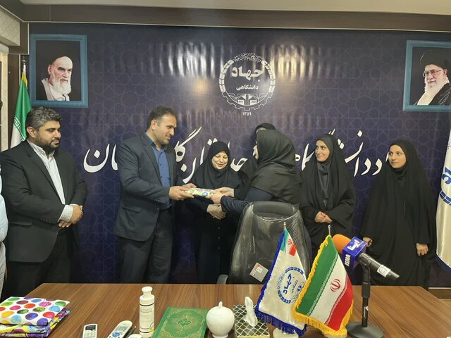 دختران از حضرت معصومه(س) الگو بگیرند/ توطئههای دشمن بر بانوان ایرانی کارساز نیست