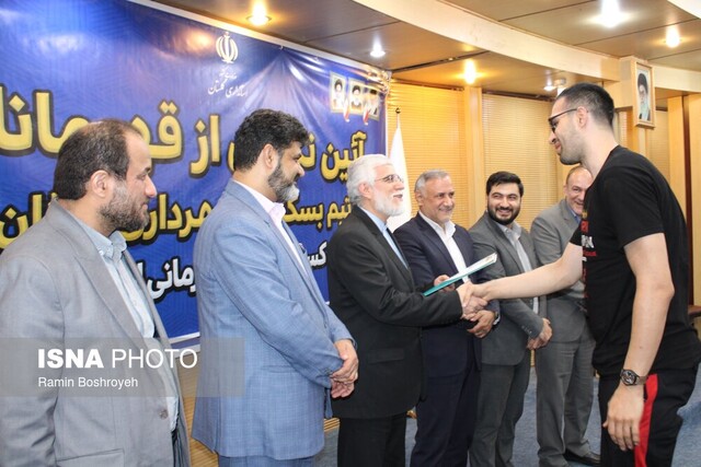 بدرقه تیم بسکتبال شهرداری گرگان توسط استاندار و مسئولان گلستان