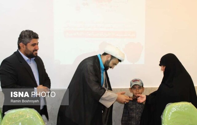 شهید ذورقی همواره دانشجویی ممتاز بود/ جزوه های درسی را من برایش مینوشتم