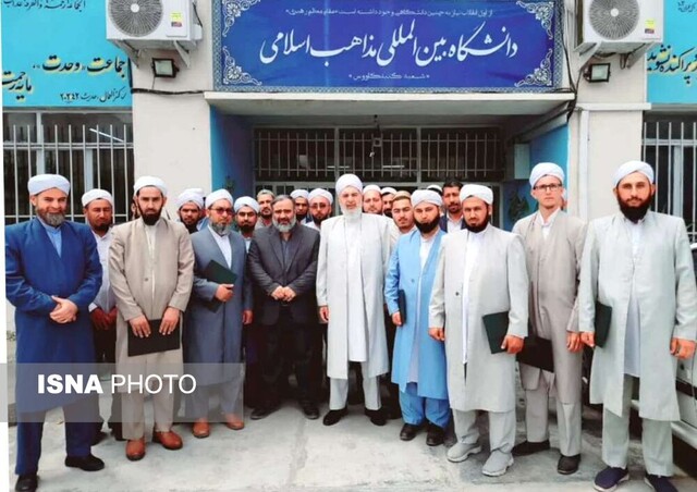 جشن فارغالتحصیلی دانشجویان دانشگاه بینالمللی مذاهب اسلامی گنبدکاووس