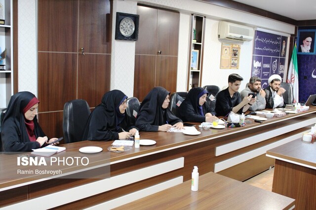 بررسی موانع ازدواج جوانان در میزگرد ایسنا/ لزوم تشکیل وزارت خانواده تا صفهای طولانی وام ازدواج