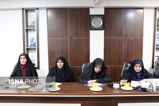 بررسی موانع ازدواج جوانان در میزگرد ایسنا/ لزوم تشکیل وزارت خانواده تا صفهای طولانی وام ازدواج