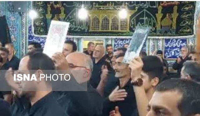 ادای احترام عزاداران حسینی گلستان به ساحت مقدس قرآن ادای احترام عزاداران حسینی گلستان به ساحت مقدس قرآن