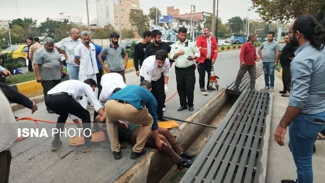 حادثه‌ای عجیب در گرگان/ نجات فردی از فضای محصور جوی آب