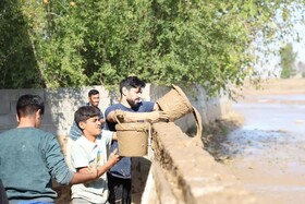 کمک‌رسانی دانشجویان جهادگر در سیل روستای «عباس‌آباد» گنبدکاووس