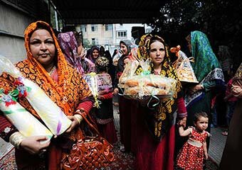 «قندشکنی» سنت زیبای گلستانیها برای کمک به تهیه جهیزیه عروس