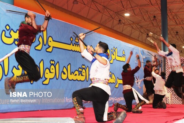 بازدید وزیر میراث فرهنگی از نمایشگاه فرهنگ و اقوام ایران زمین گرگان