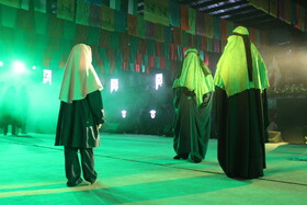 اجرای نمایش پرچم در بندر ترکمن