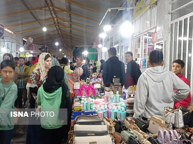 تصاویر حضور پرشور مردم در "بازارچه مرزی اینچه‌برون"