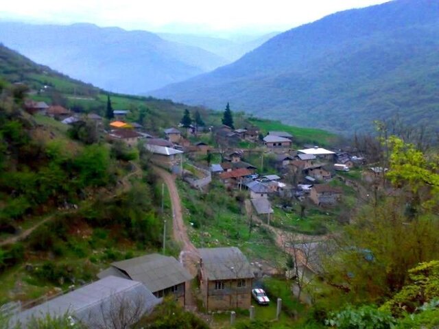 جستجوی بهشت در کوچه پسکوچههای مهآلود «افراتخته»