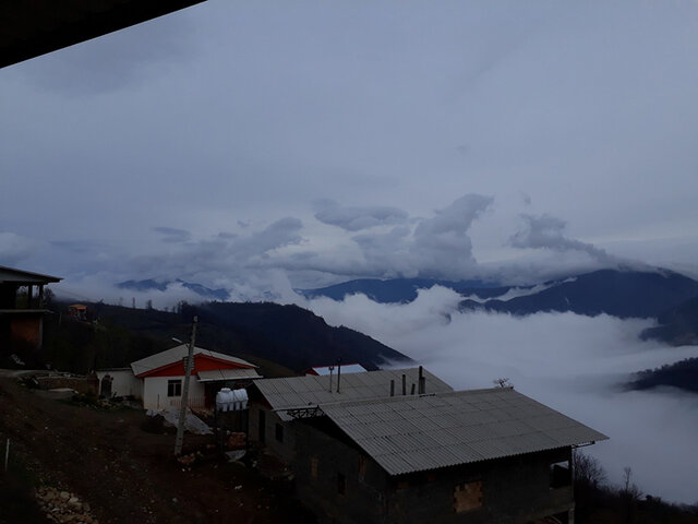 جستجوی بهشت در کوچه پسکوچههای مهآلود «افراتخته»