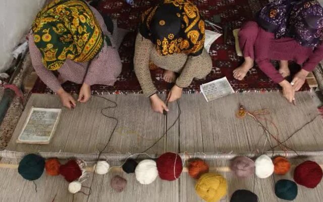 فرش دستبافت ترکمن در خطر نابودی/ بیمه قالیبافی به نام بافنده به کام دیگران فرش دستبافت ترکمن در خطر نابودی/ بیمه قالیبافی به نام بافنده به کام دیگران