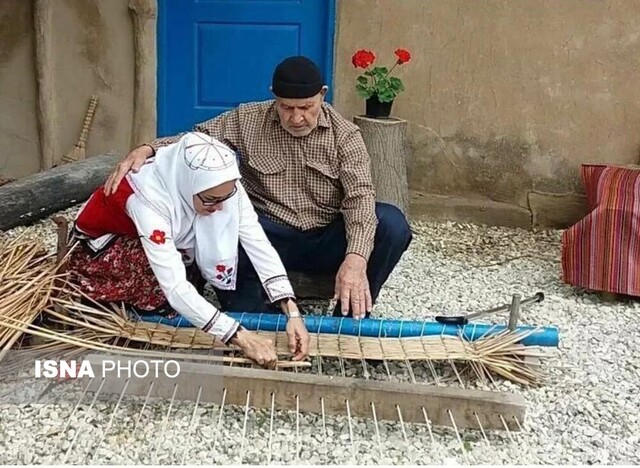 احیای هنر اصیل حصیربافی توسط بانوی کارآفرین گلستانی/ هنری که جان گرفت